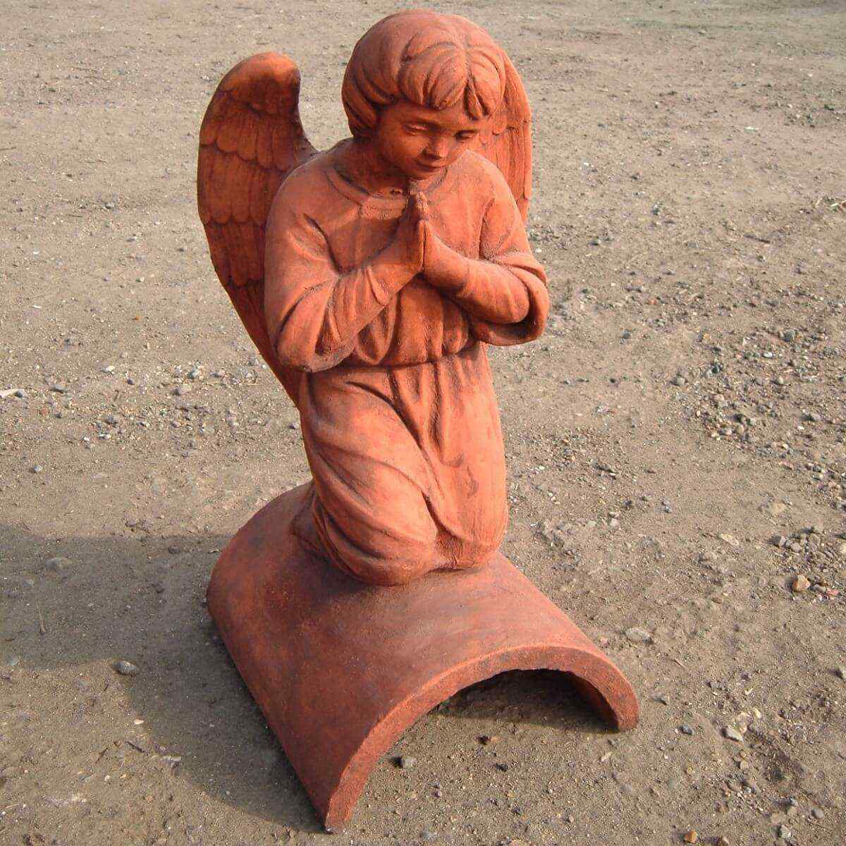 Angel praying half round.jpg