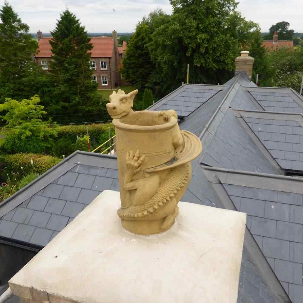 Dragon_on_the_roof_chimney_dragon