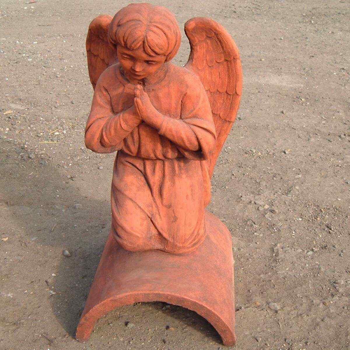 Praying angel half round.jpg