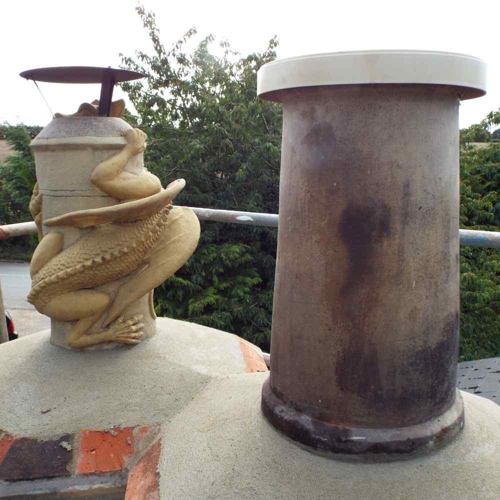 bathstone_two_tone_dragon_chimney_pot_installed
