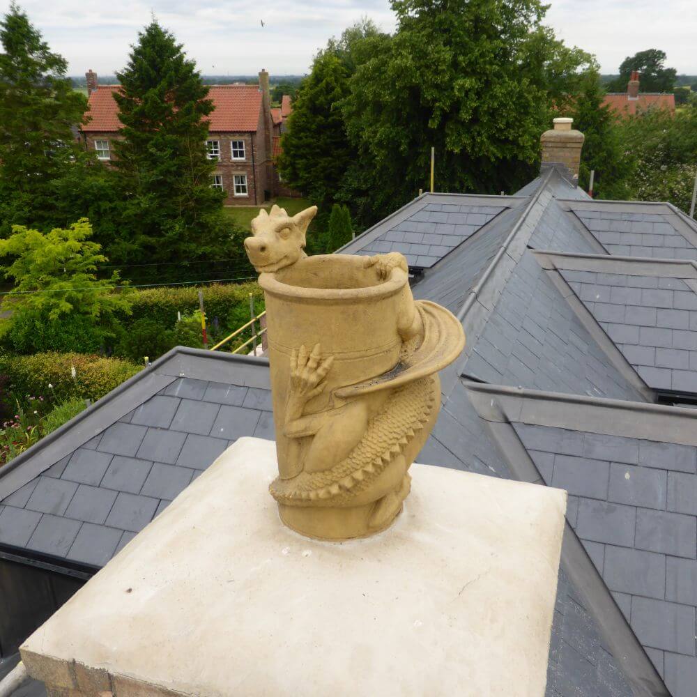 Dragon_on_the_roof_chimney_dragon